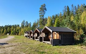 Ofvansjö Gård , Enkel stuga för övernattning på ett fd militärområde